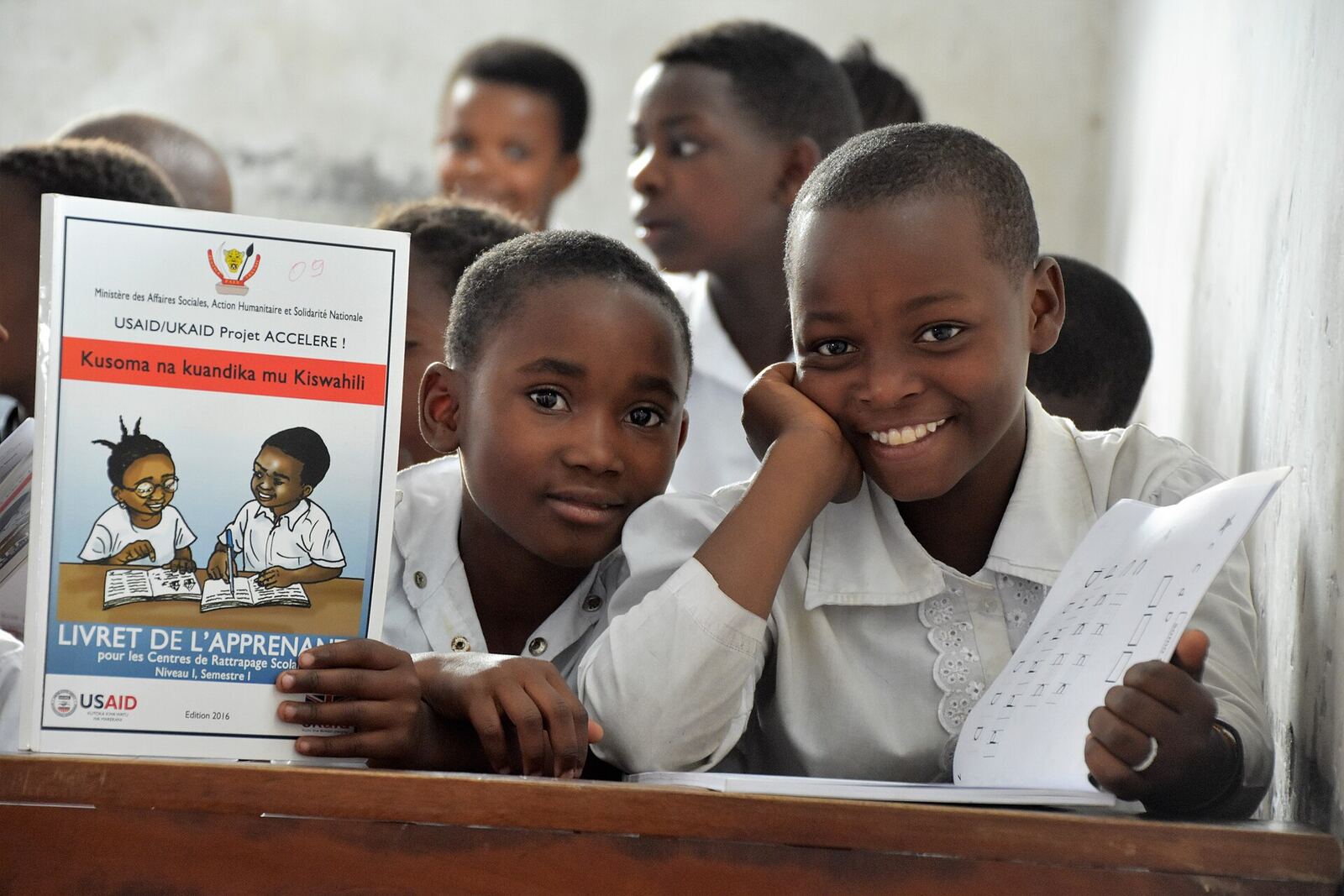 Classroom in Goma, eastern DRC, students are using a USAID-UKAID supported learning material in local language developed as part of an approach developed to improved basic education in the DRC. September 2017. Photo Credit Julie Polumbo.