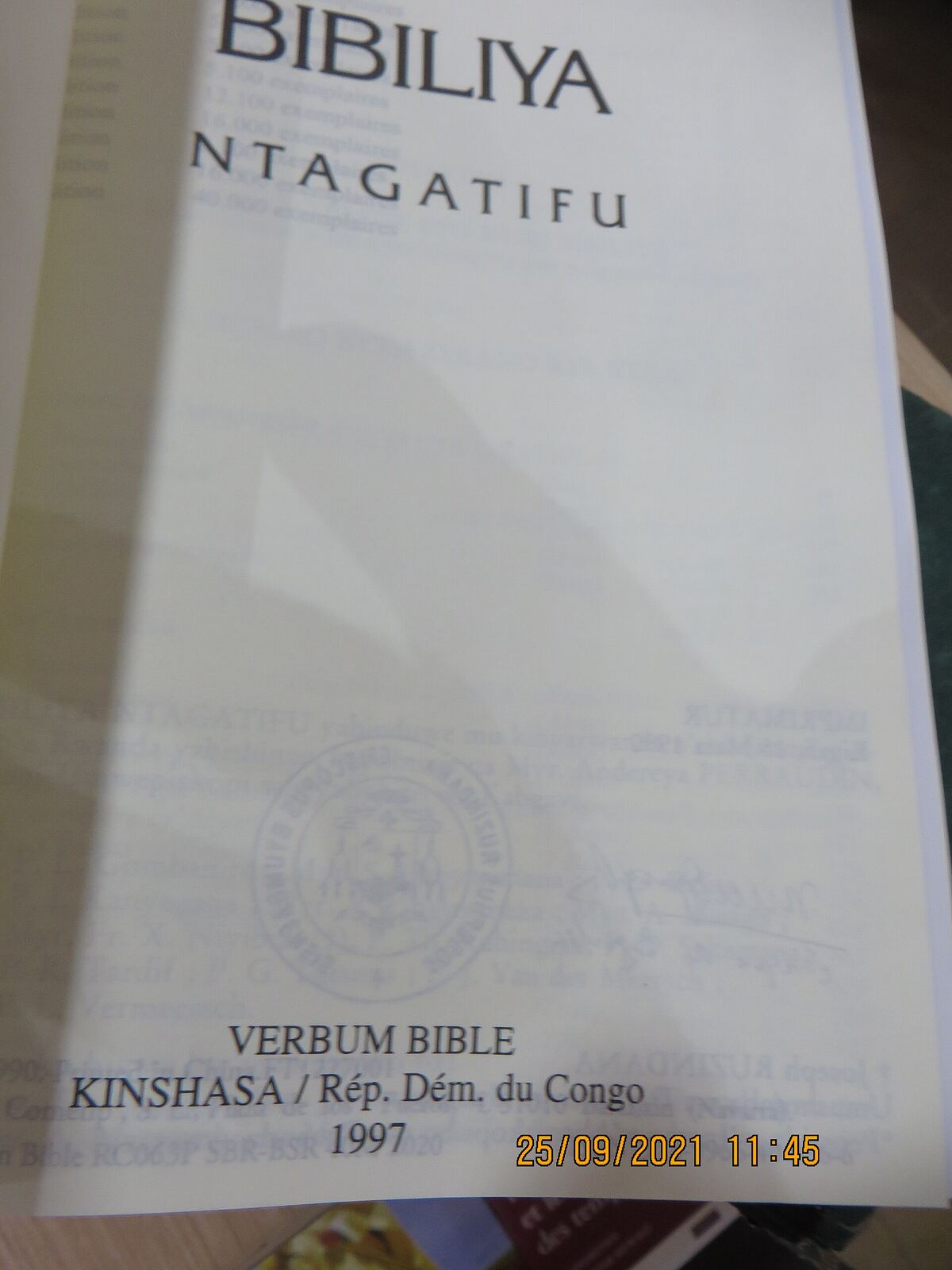 The title page of a Bible in the Kinyarwanda language. "Bibiliya Ntagatifu, Verbum Bible Kinshasa / Rép. Dém. Du Congo / 1997" (Translated from Kinyarwanda: The Holy Bible).